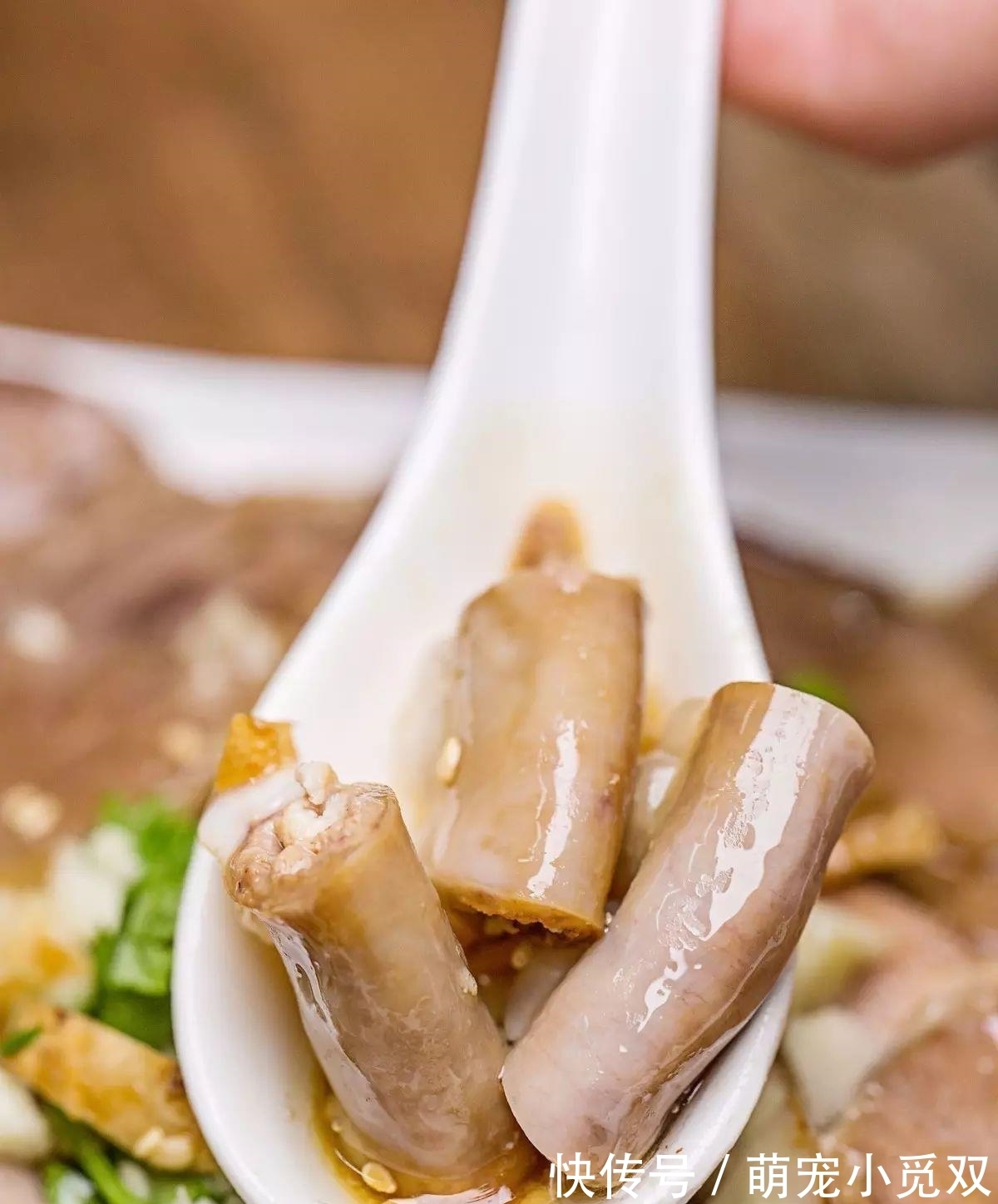 猪粉肠|牛身上不可多得的“宝贝”，肉贩子总会偷偷留下，懂行的才会吃