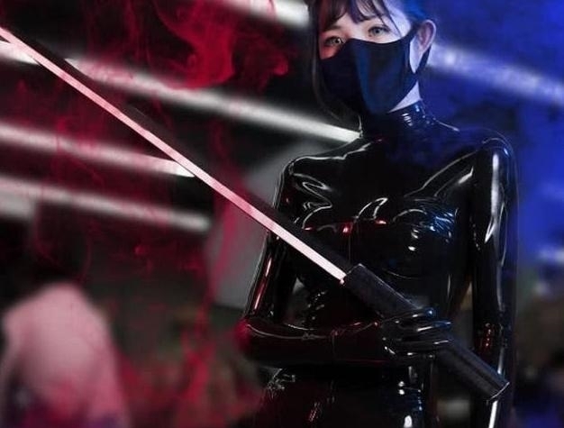 拉链|漫展00后cos“皮衣萝莉”火了,小腹拉链亮了,网友:放屁不会鼓包!