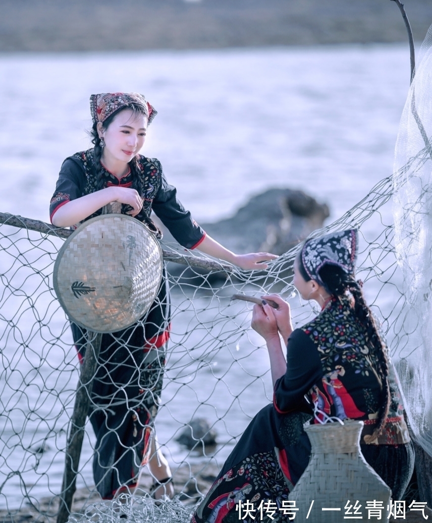 田园花#原创对联丨细雨生寒凋白草;轻霜酿雪染黄花