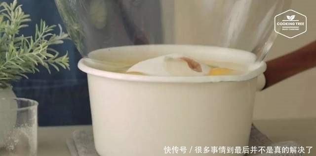 又要骗我动手做?红红甜甜的椰蓉红丝绒蛋糕