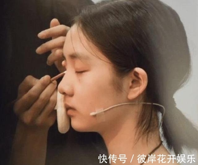 文艺|黄多多晒浴袍美照，抑郁文艺风格很像黄磊，谁能想到才15岁