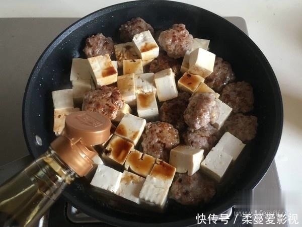 爱吃豆腐,这一个新招,你可得记住,简单又好吃,怎么吃都不腻