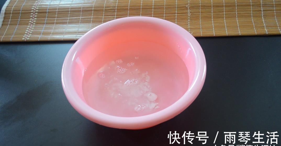 妙招|凉席脏了别再用水冲洗了, 教你5分钟清洗凉席, 洗的干净还能除螨