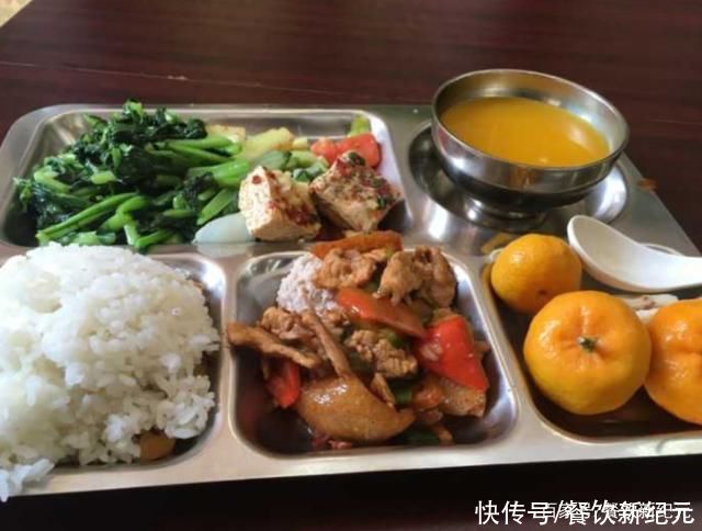 医生食堂有“多爽?”5块钱管饱，水果随便拿，菜品7天不重样!