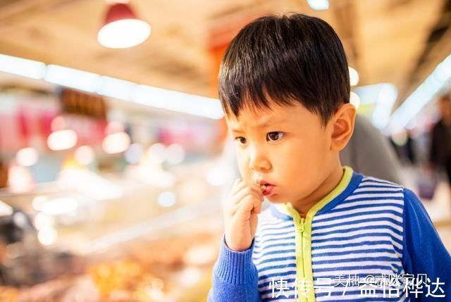 节俭|家里再穷,也别让孩子有这3种节俭行为,长大没出息还被人看不起
