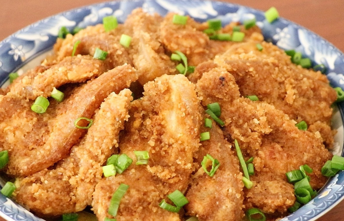 年夜饭,猪肉这样做赛过粉蒸肉!加上两个鸡蛋,小孩抢着吃它