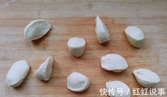 酥皮月饼|中秋来点不一样的，五彩月饼颜值高，酥软不腻味道好！