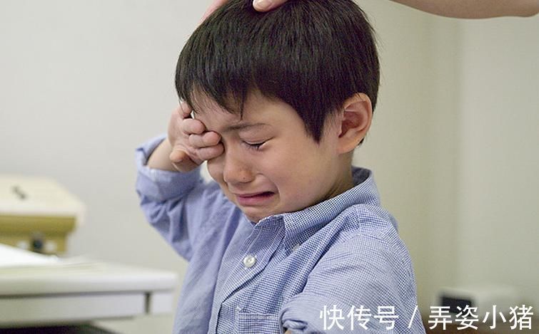 幼儿园|4岁女娃在幼儿园3天无人来接,老师打开书包后看红了眼