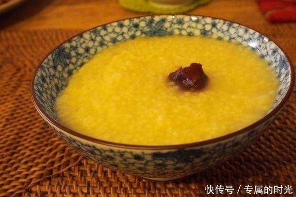 常熬小米粥的人：记住2个小动作，米油厚还粘稠，全家人抢着吃
