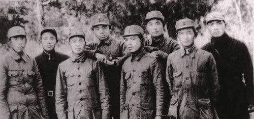 班长|据点久攻不下,班长献计伪军束手就擒,班长后成大军区司令