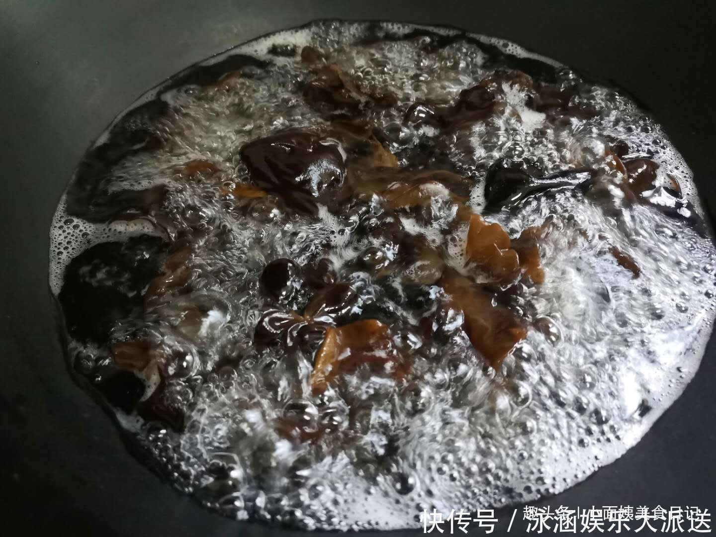 乳瓜拌木耳|夏天不吃这瓜可惜了,清热解暑,和木耳是绝配,比凉拌黄瓜还好吃