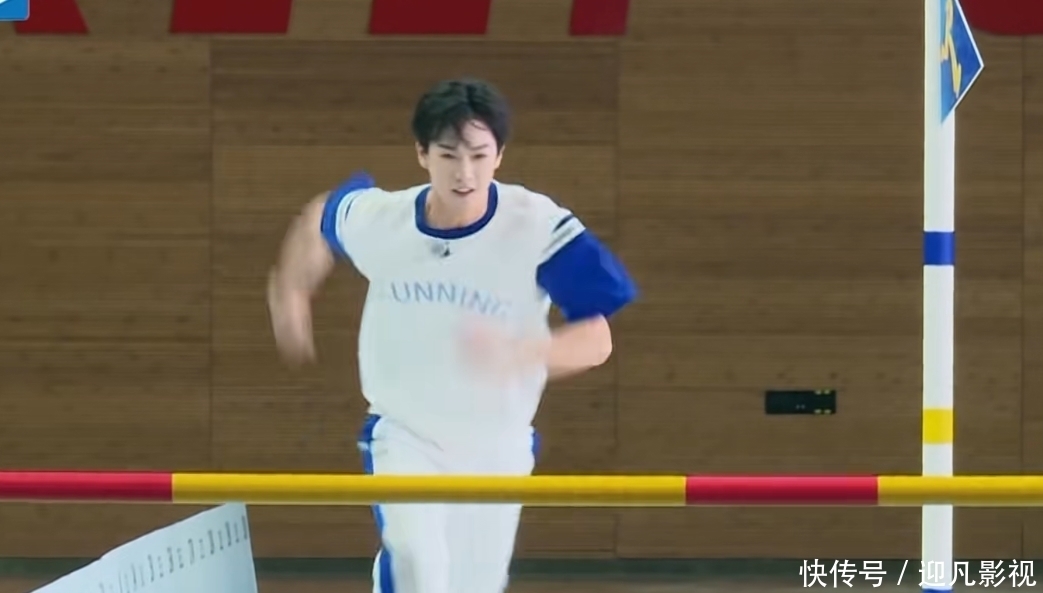 跳高|《奔跑吧》跨栏跳高李昀锐霸屏,可是慢镜头中,网友发现了猫腻