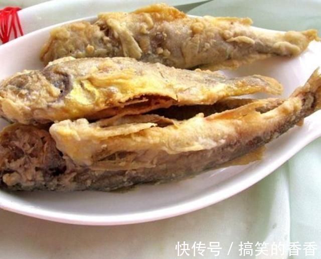 炸小黄鱼时，别只懂裹粉老厨娘说多加这一步，外酥里嫩，不腥