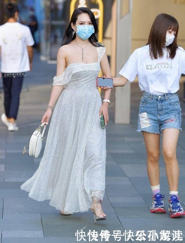 气质优雅的小姐姐，时尚穿搭单肩吊带裙，尽显迷人的身段