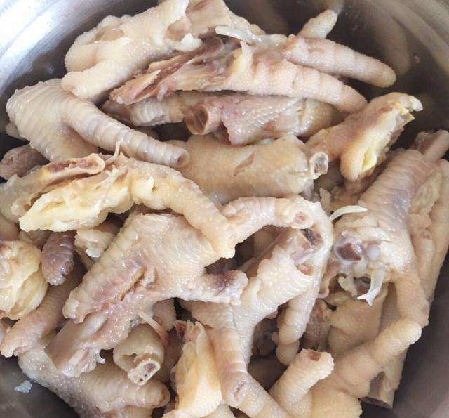 自制酸辣柠檬无骨鸡爪，简单易学，适合当下酒菜酸辣爽口