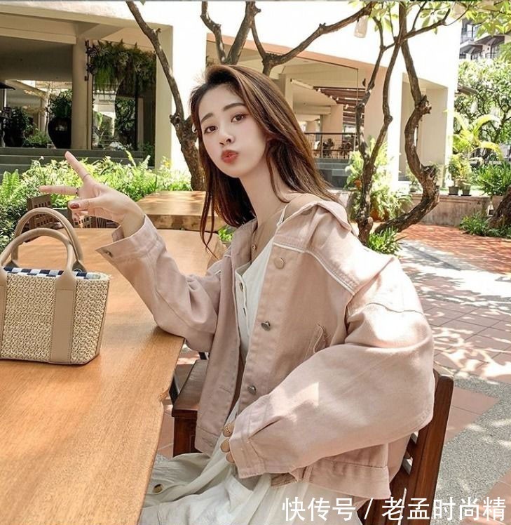 牛仔外套 春天开学季,“粉色”的穿搭,更为清新靓丽可爱动人