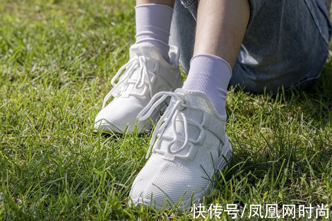 素湃 国潮鞋做得有多牛?雨天不湿鞋,穿一天不捂脚,好看还不贵