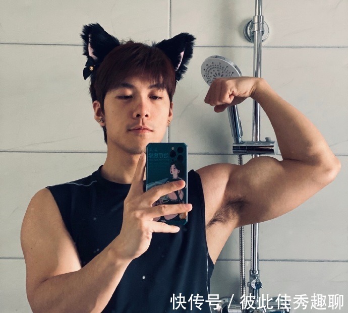 健身|爱健身的90后,胸肌发达麒麟臂健壮,在健身房常丢衣服!