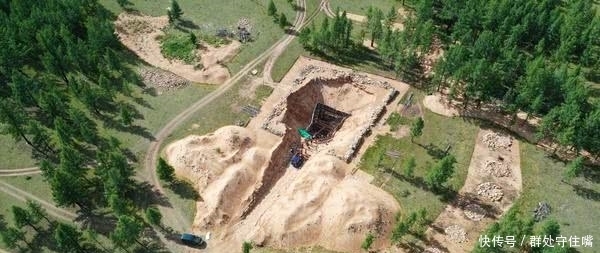中蒙历时3年合作发掘神秘大墓:人骨趴在棺椁上,谷物垫在棺材里