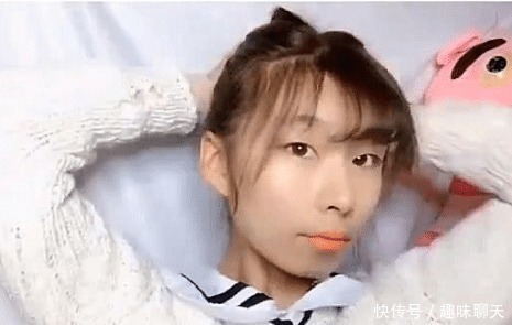低马尾被说像“土妞”,最近流行这样扎,“土妞”也能变网红!