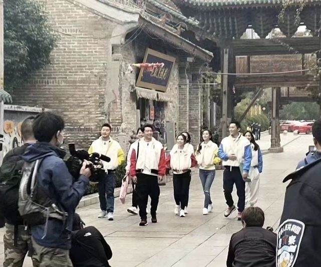 跑男|郑恺当爸后录跑男,被大家起哄难掩喜悦,对老婆四字称呼超甜