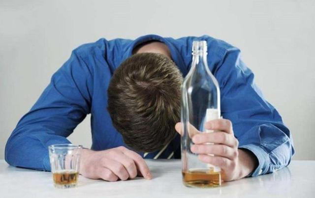 肝病患者|肝不好不能吃西红柿医生建议若想肝脏好,这2种食物要少吃