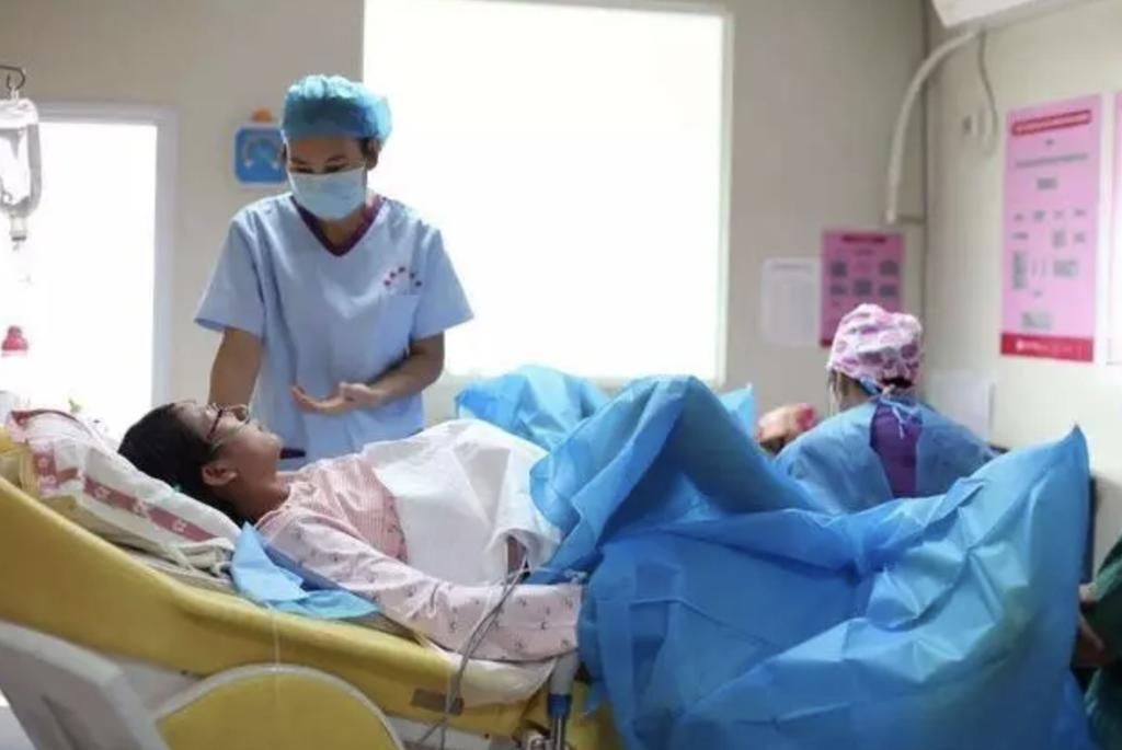 产科医生|孕妈进入产房,通常会经历3件“尴尬事”,第三件事让孕妈脸红