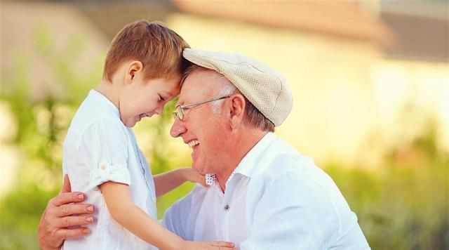 高情商|“奶奶,姥姥说你长得丑”,奶奶的高情商回答受夸赞,好婆婆无疑