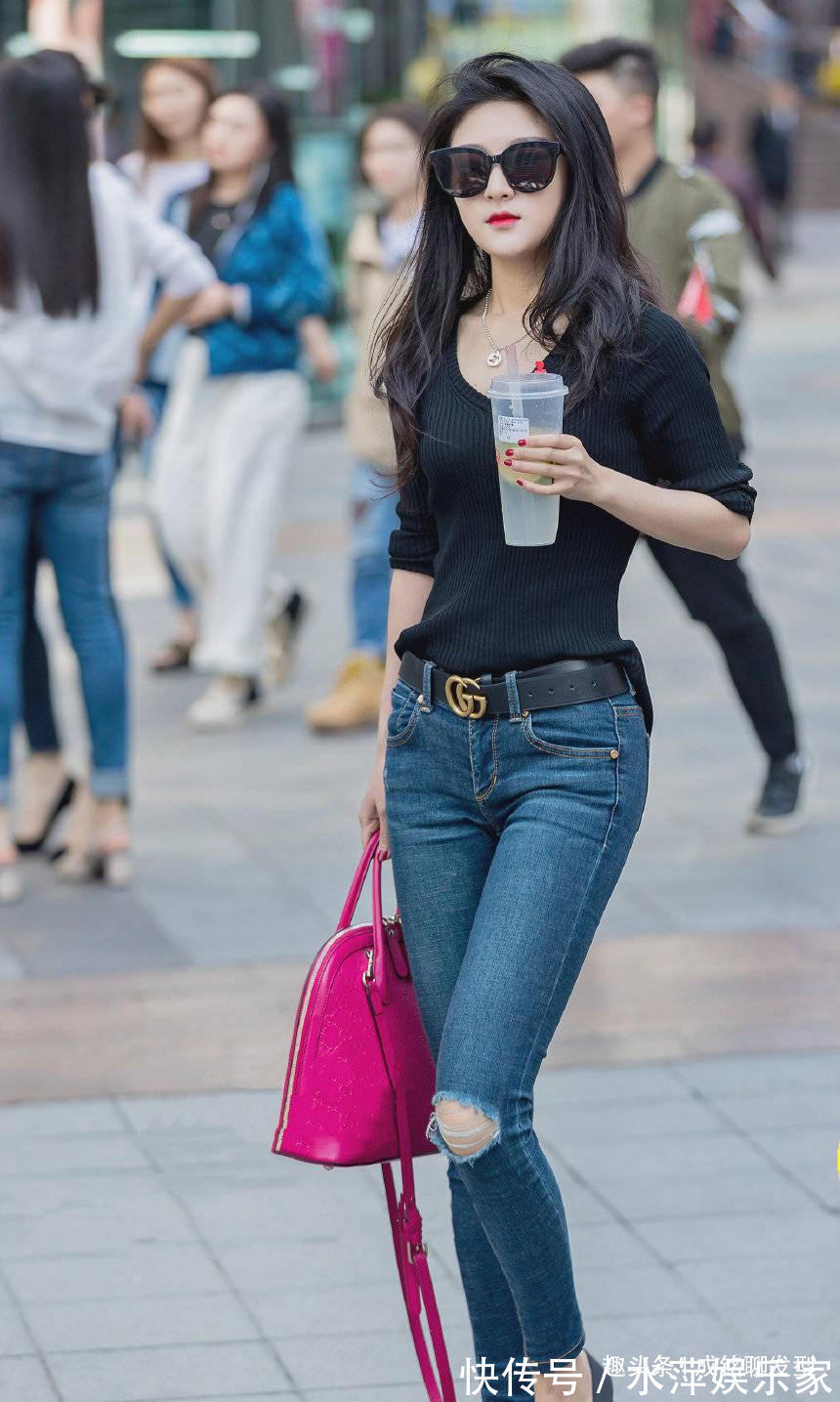 小姐姐 人手一件的牛仔裤这样穿,减龄瘦身又显身材,无抗拒力的时尚单品