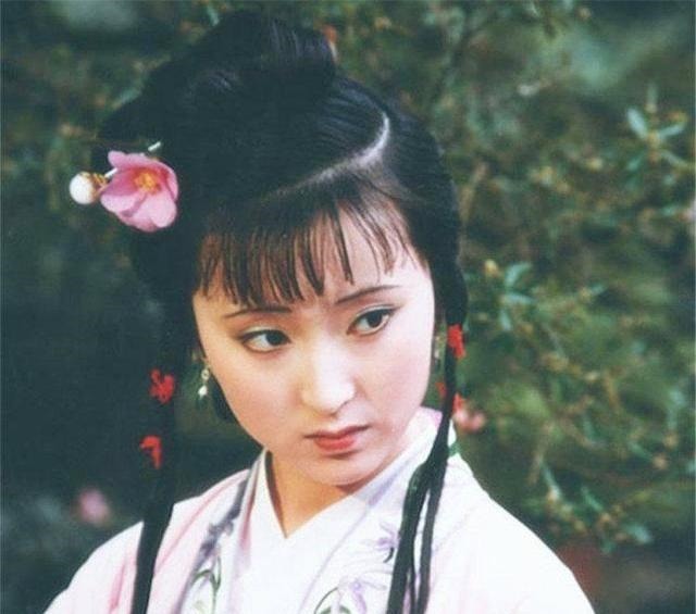 里梅|陈晓旭版林黛玉与张莉版薛宝钗,谁的颜值更高老照片见证玄机