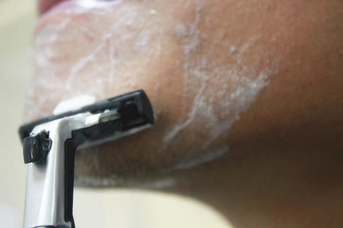 男性|男性胡子生长的快，代表了什么？最好是几天刮一次胡子？