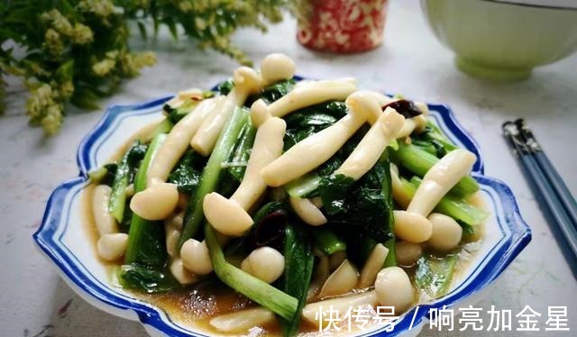 孩子|这两样素菜一起炒，不放肉也很鲜，入秋后多给孩子吃，简单又营养！