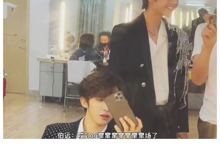 刘宇|INTO1伯远尹浩宇互相吹捧戏瘾大，和刘宇“撞车，成员互动可可爱爱