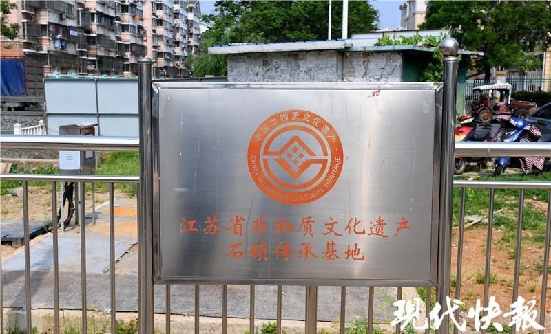 殷巷石锁|上下翻飞、花样百出,百斤石锁在76岁传承人手中“轻飘飘”