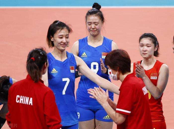 李盈莹|3-0也救不了中国女排,丁霞赛后痛哭被指责,选择性传球毁了球队