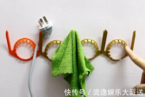 把4个油桶提手粘贴一起,放在厨房有大用处,全家人都抢着用!