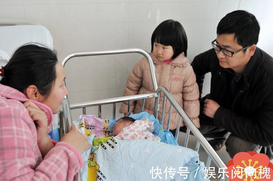 爸爸妈妈|“生二胎前想要一碗水端平,结果生完二娃后,却看老大不顺眼了”