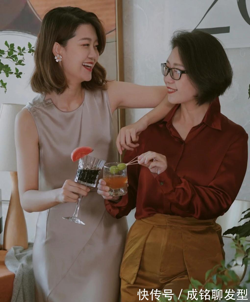 高雅|这对母女好似“姐妹花”,妈妈高雅女儿靓丽,优雅大气高级感满满