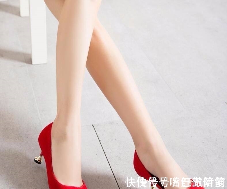 紧勒 时髦毫不费力，没有一双尖头高跟鞋，怎么算成熟女性