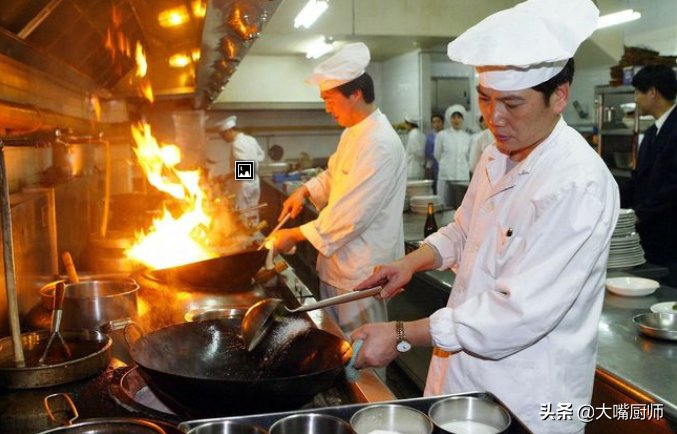 铁锅|老厨师教你8个做菜技巧，学会后厨艺增长一大截，在家也能当大厨