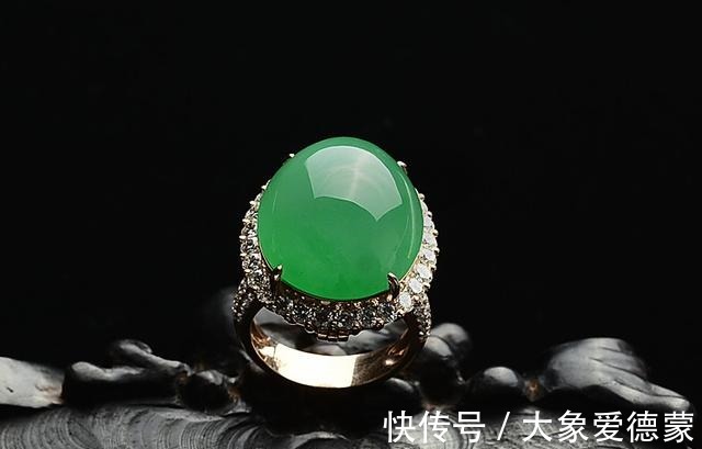 戒指 面对不同的翡翠首饰,我们该如何进行挑选呢