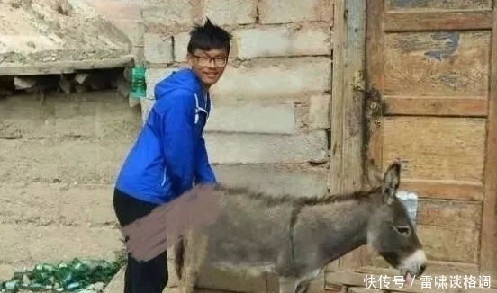 |搞笑PS:求大神帮我P成在路边尿尿,要霸气一点!