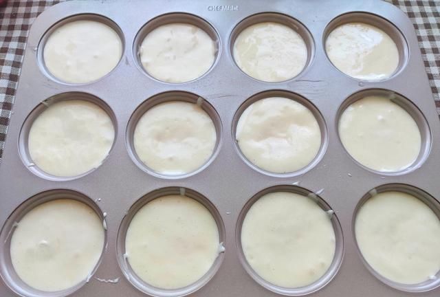 外酥里嫩的糯米蛋糕,不粘模具放心大胆做起来,甜而不腻太好吃