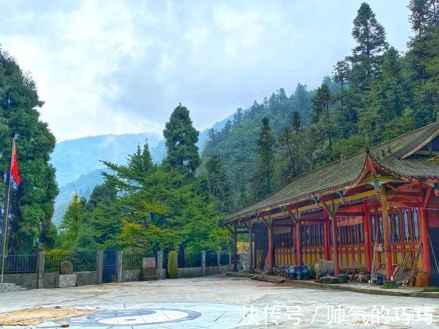 碎石公路|距成都80多公里有处冷门徒步胜地，风景原始，古道沧桑古庙深藏