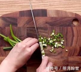 葱油饼|葱油饼最好吃的做法，层层酥脆，做法简单，学会就去摆摊