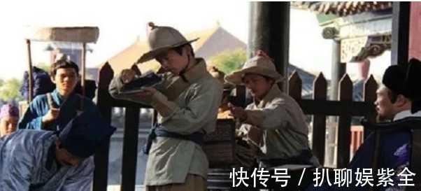 才子&高人出上联:公鸡打架头对头,唐伯虎对出下联后众人啧啧称赞