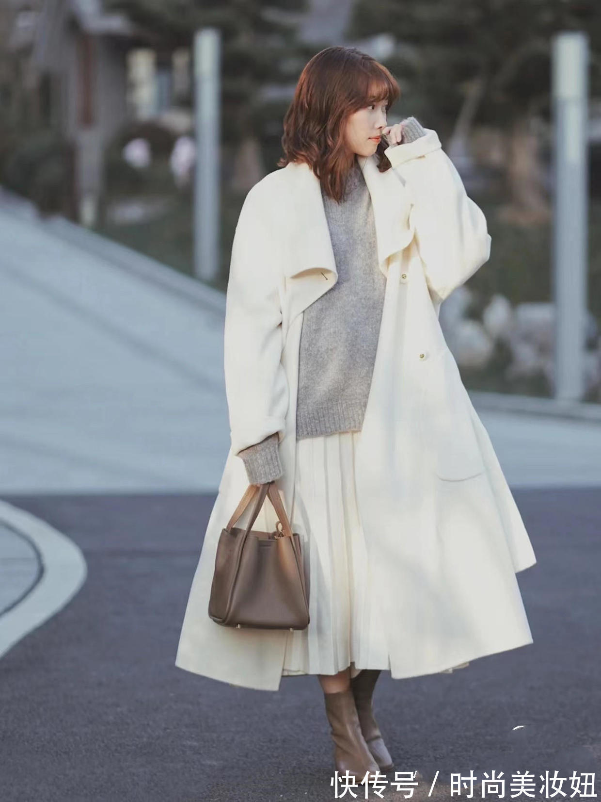 下半身 “百褶裙+短靴”才是冬季正确打开方式,优雅显气质,适合40岁