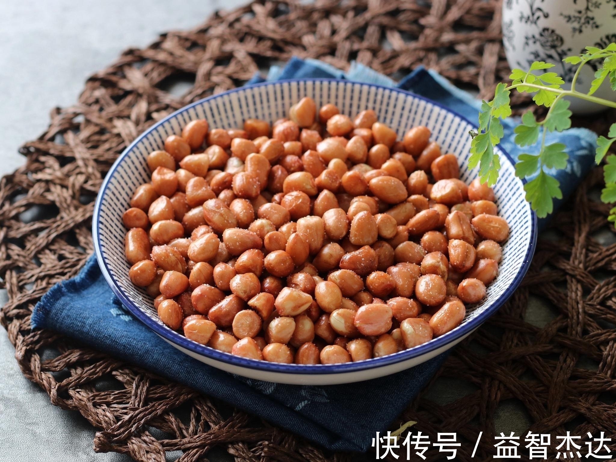 炒花生米|炒花生米用哪种油大厨用对了,花生不吃油,放一个星期嘎嘣脆