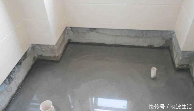 开发商|卫生间做防水记得多装一根管子,防水层坏了也没事,师傅直夸内行