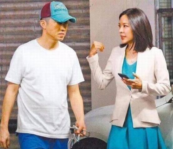 張楚格|吳莫愁：憑《好聲音》爆紅，如今“失業(yè)”，她是資本的犧牲品嘛？